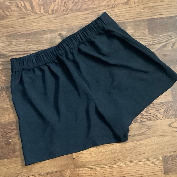 NWT LOFT Outlet Black Dress Shorts w/Pockets & Elastic Waist - Size Small - Picture 5 of 5